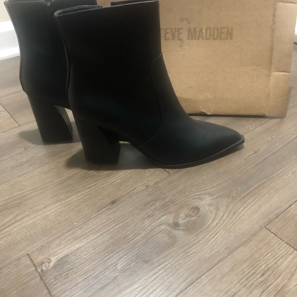 Steve Madden Black Pointed Toe Block Heel Ankle Booties